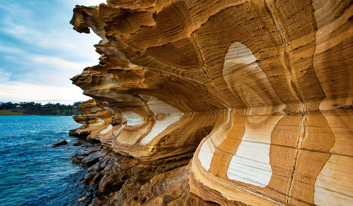 Colourful patterns on rocks